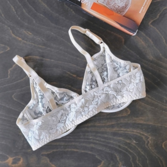 WANTED...Warners all-stretch lace front closure bra 38 or larger. Any Colour - Picture 3 of 5